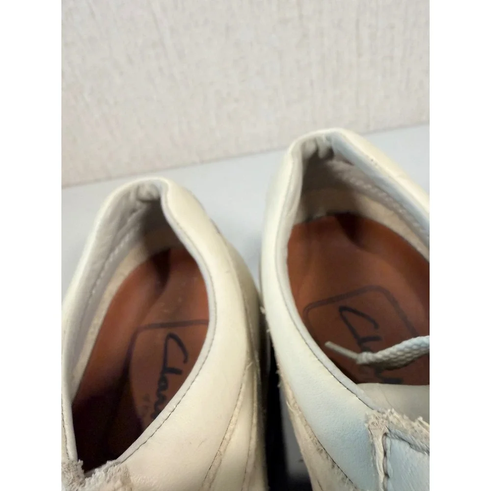 Mens Clarks Of England Biege Walking Shoes Size 12M